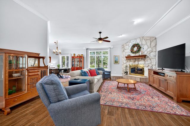 115 E Kiowa Drive, Gainesville, TX 76240