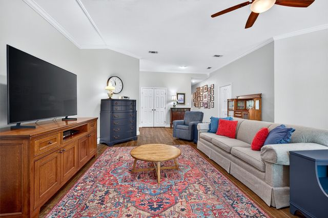 115 E Kiowa Drive, Gainesville, TX 76240