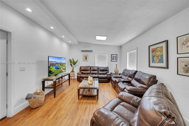 213 W 20th Street, Hialeah, FL 33010