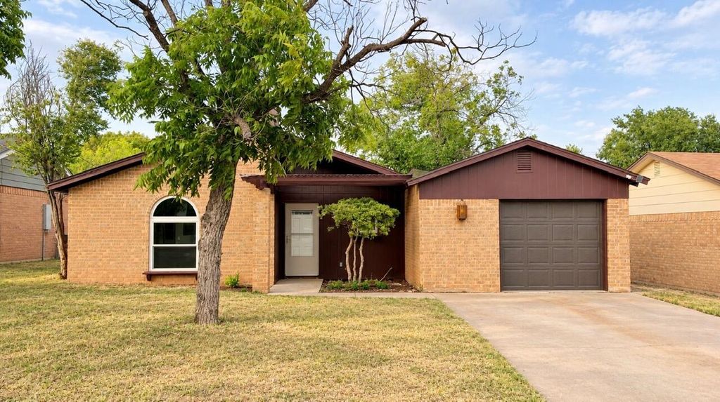 Image 1 of property listing at 2756 Eunice Drive, San Angelo, TX 76901