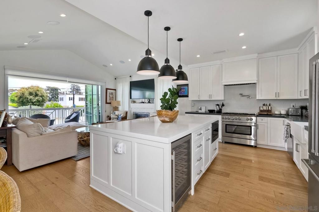 Image 10 of property listing at 776 Silvergate Ave, San Diego, CA 92106