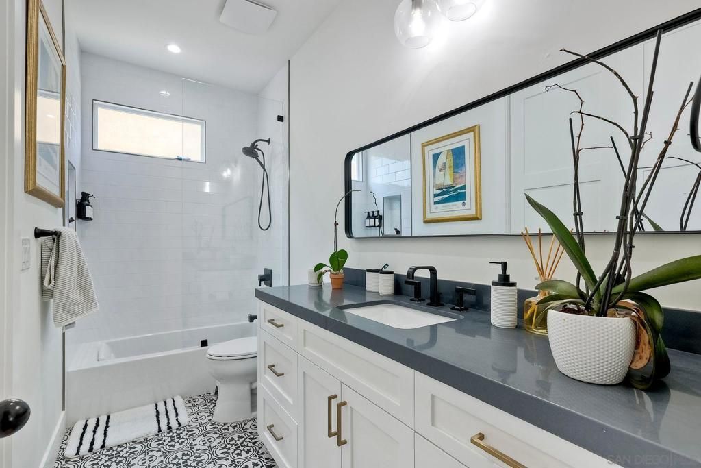 Image 12 of property listing at 776 Silvergate Ave, San Diego, CA 92106