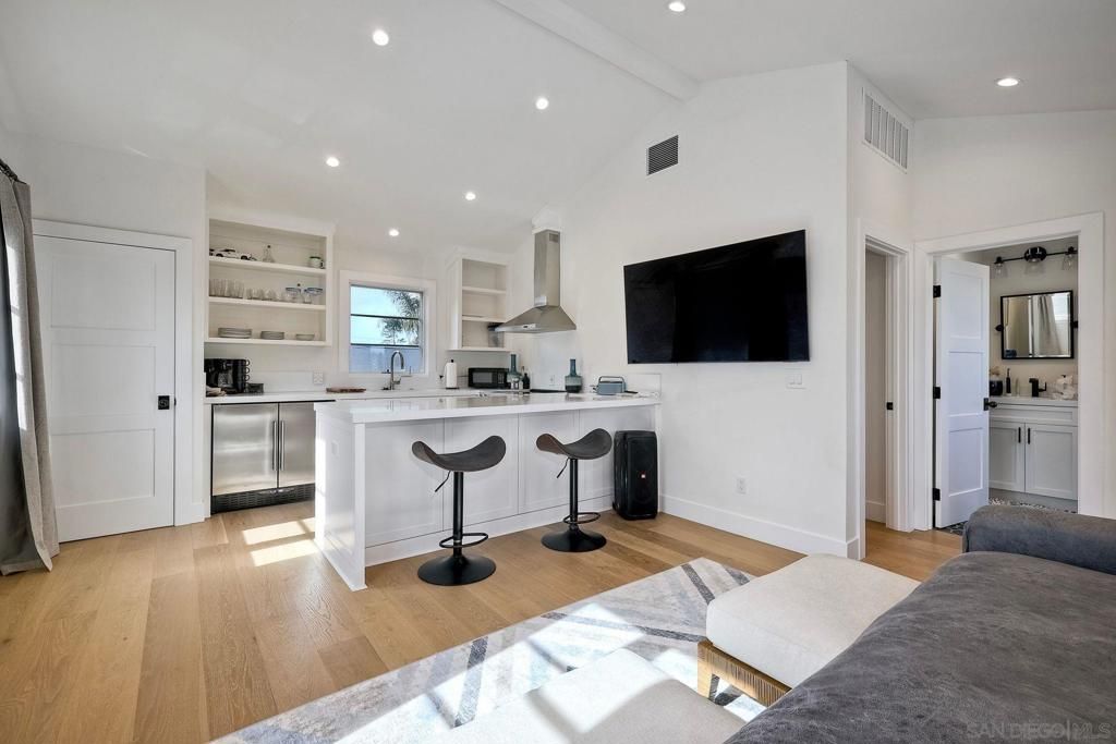 Image 21 of property listing at 776 Silvergate Ave, San Diego, CA 92106