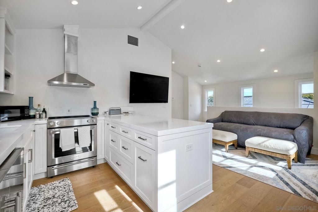 Image 23 of property listing at 776 Silvergate Ave, San Diego, CA 92106