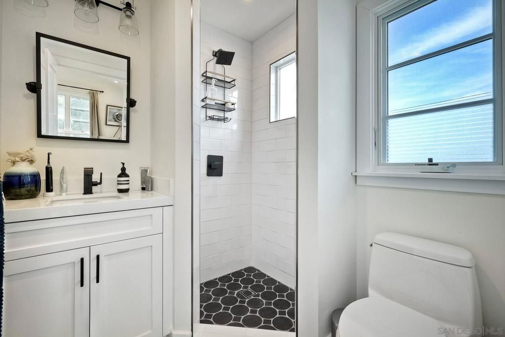 Image 30 of property listing at 776 Silvergate Ave, San Diego, CA 92106