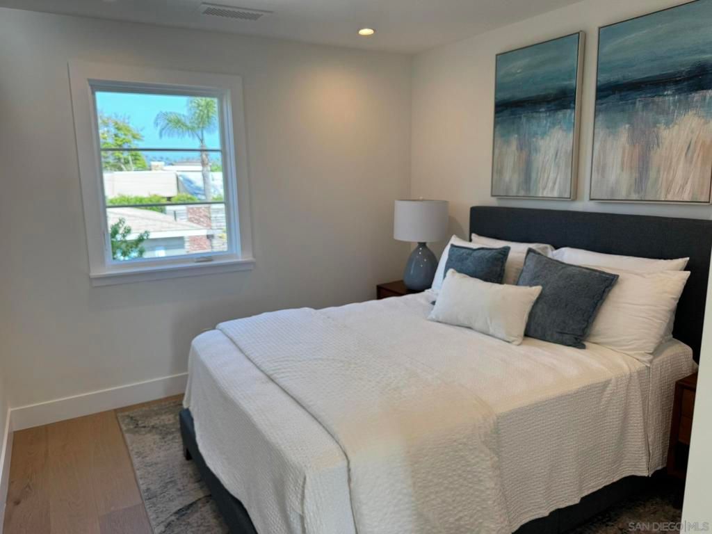 Image 32 of property listing at 776 Silvergate Ave, San Diego, CA 92106
