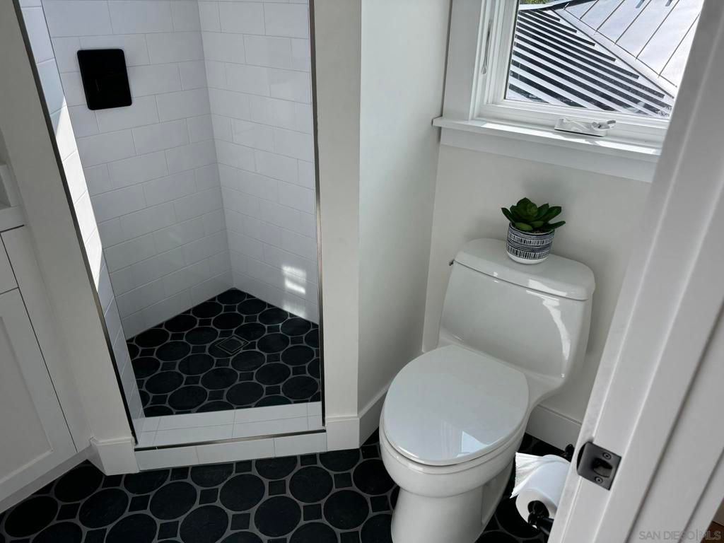 Image 33 of property listing at 776 Silvergate Ave, San Diego, CA 92106