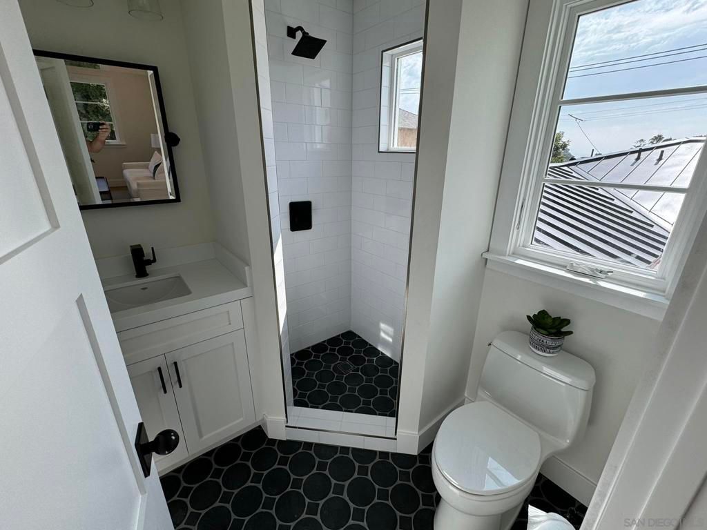 Image 34 of property listing at 776 Silvergate Ave, San Diego, CA 92106