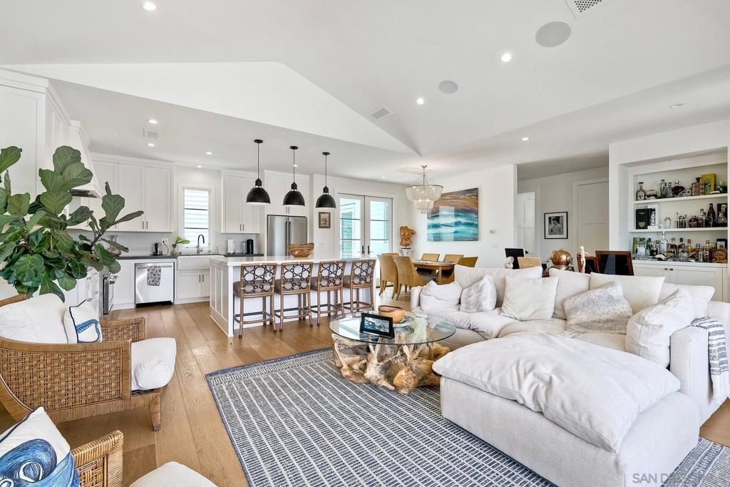 Image 5 of property listing at 776 Silvergate Ave, San Diego, CA 92106
