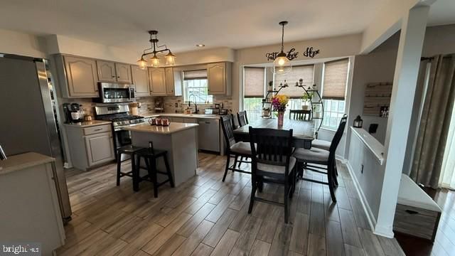 25 RED GRAVEL CIR, Sicklerville, NJ 08081