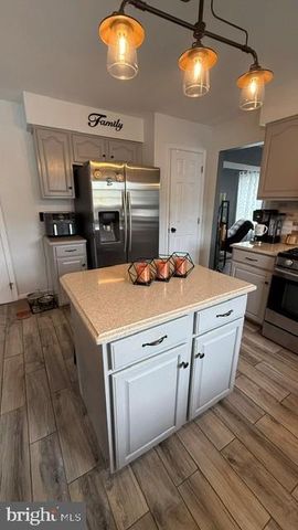 25 RED GRAVEL CIR, Sicklerville, NJ 08081
