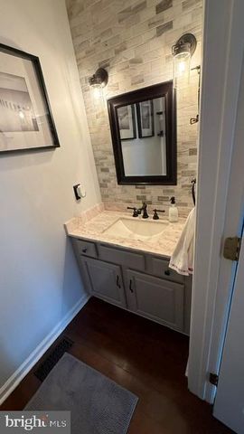 25 RED GRAVEL CIR, Sicklerville, NJ 08081