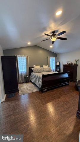 25 RED GRAVEL CIR, Sicklerville, NJ 08081
