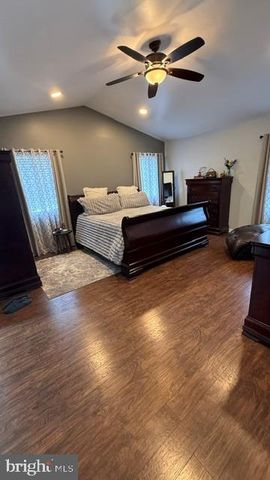25 RED GRAVEL CIR, Sicklerville, NJ 08081