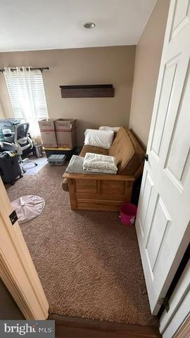 25 RED GRAVEL CIR, Sicklerville, NJ 08081