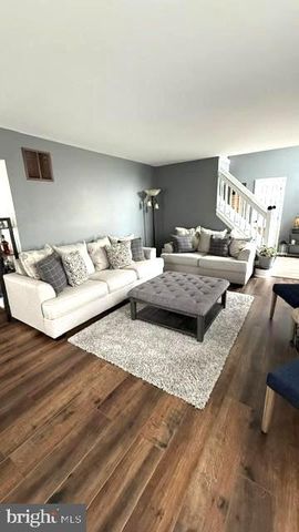 25 RED GRAVEL CIR, Sicklerville, NJ 08081