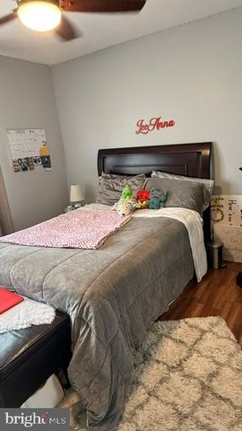 25 RED GRAVEL CIR, Sicklerville, NJ 08081