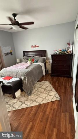 25 RED GRAVEL CIR, Sicklerville, NJ 08081