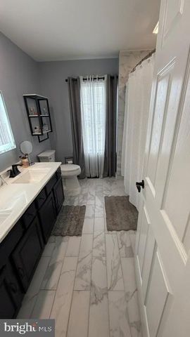 25 RED GRAVEL CIR, Sicklerville, NJ 08081