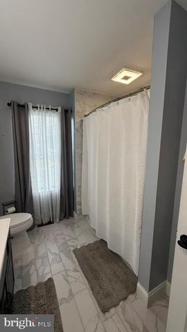 25 RED GRAVEL CIR, Sicklerville, NJ 08081
