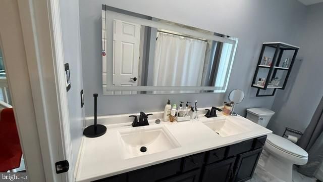 25 RED GRAVEL CIR, Sicklerville, NJ 08081