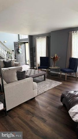 25 RED GRAVEL CIR, Sicklerville, NJ 08081