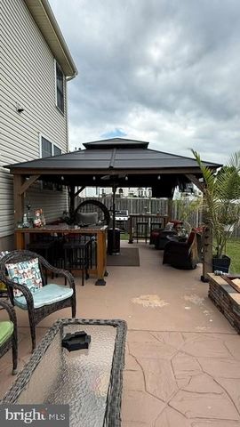 25 RED GRAVEL CIR, Sicklerville, NJ 08081