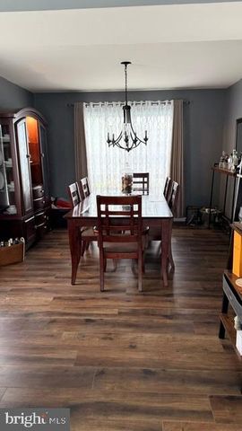 25 RED GRAVEL CIR, Sicklerville, NJ 08081