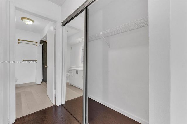 230 Lakeview Dr 206, Weston, FL 33326