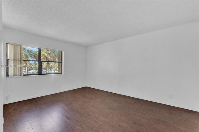 230 Lakeview Dr 206, Weston, FL 33326