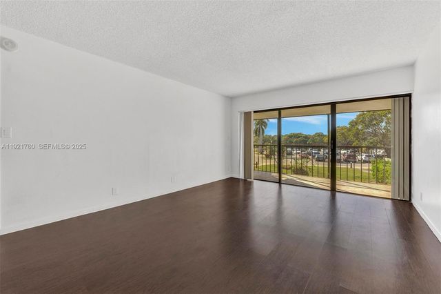 230 Lakeview Dr 206, Weston, FL 33326