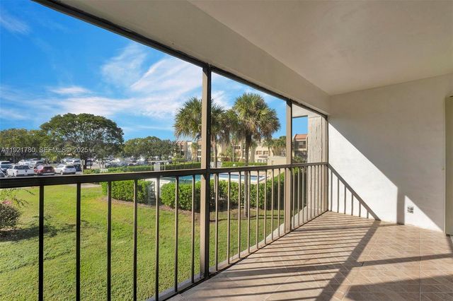 230 Lakeview Dr 206, Weston, FL 33326