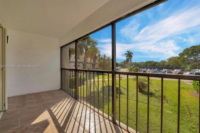 230 Lakeview Dr 206, Weston, FL 33326