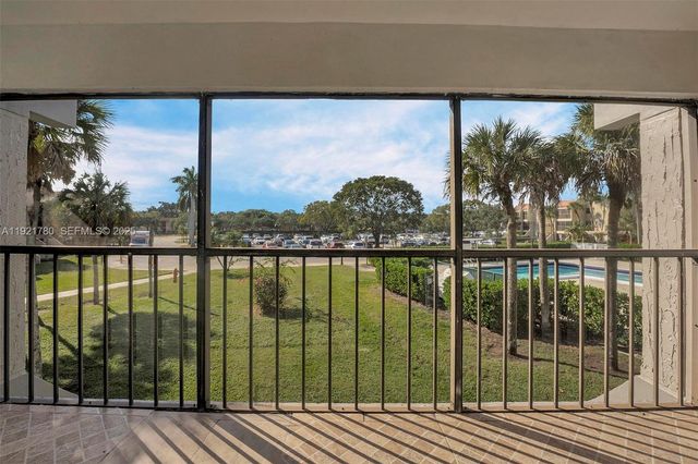 230 Lakeview Dr 206, Weston, FL 33326