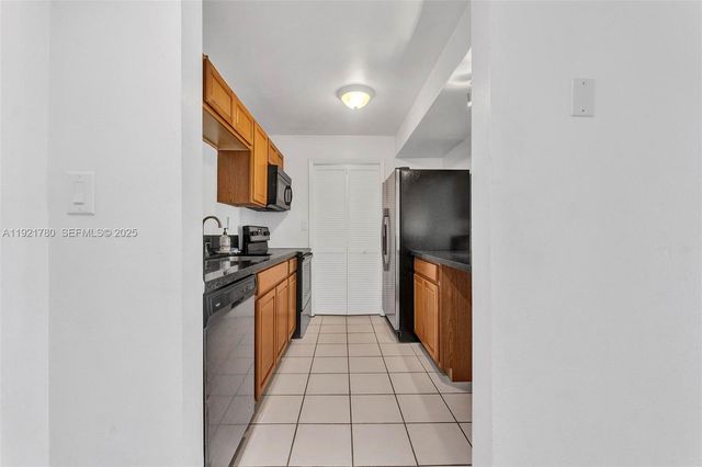 230 Lakeview Dr 206, Weston, FL 33326
