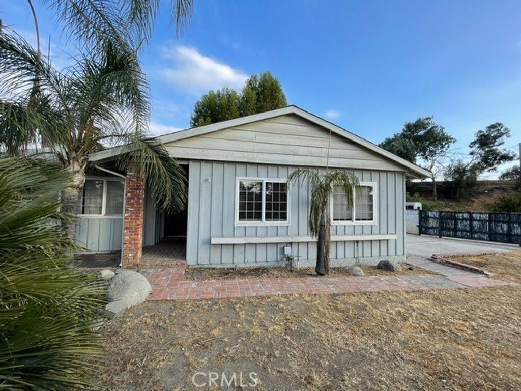 14746 Jaguar, San Fernando, CA 91345