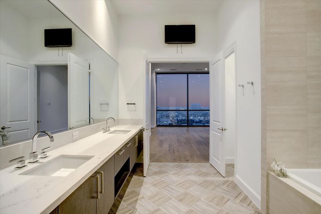 1211 Caroline Street 2002, Houston, TX 77002