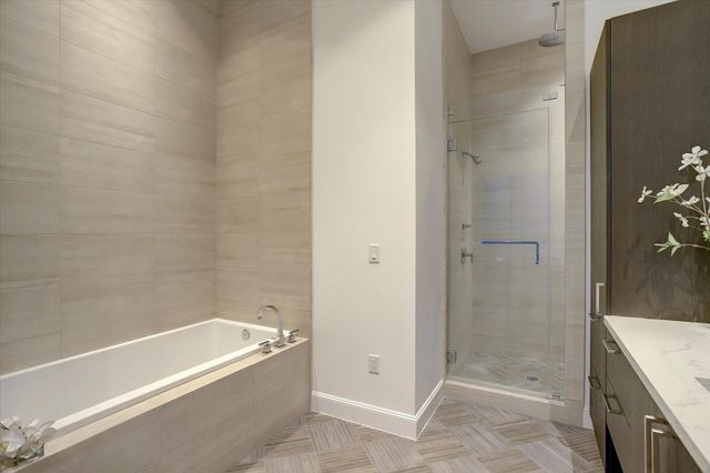 1211 Caroline Street 2002, Houston, TX 77002