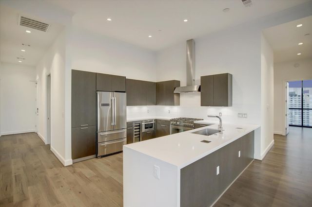 1211 Caroline Street 2002, Houston, TX 77002