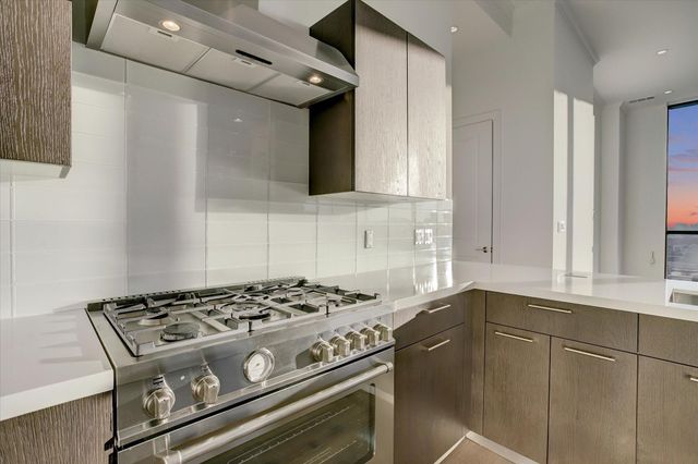 1211 Caroline Street 2002, Houston, TX 77002