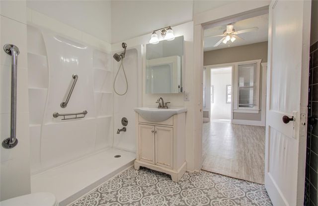 901 Boundary Street, Houston, TX 77009