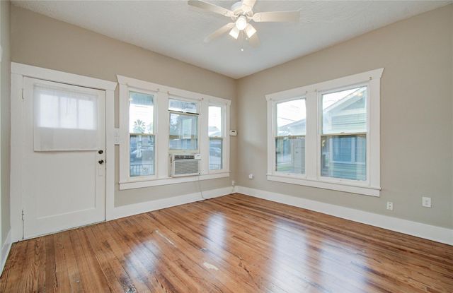 901 Boundary Street, Houston, TX 77009