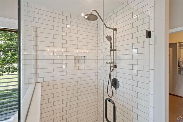 9736 West Lake Road, Ozawkie, KS 66070