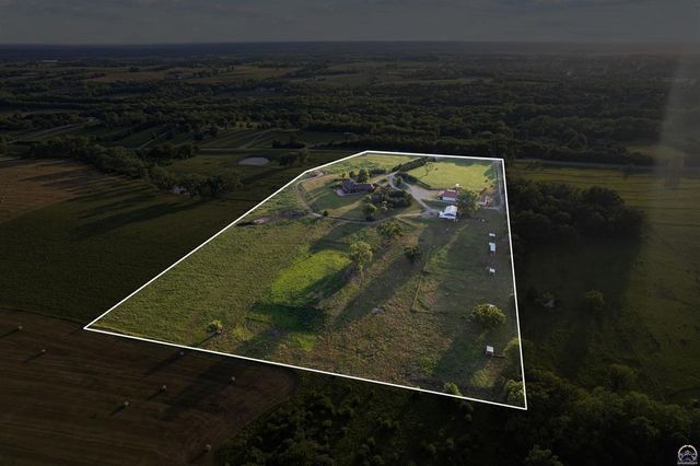 9736 West Lake Road, Ozawkie, KS 66070