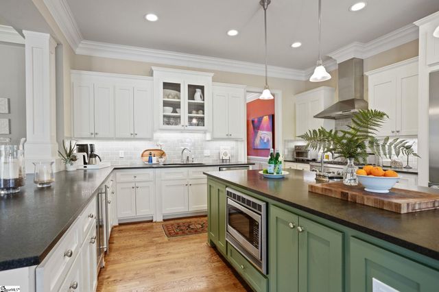 3 Kings Grant Way, Simpsonville, SC 29681