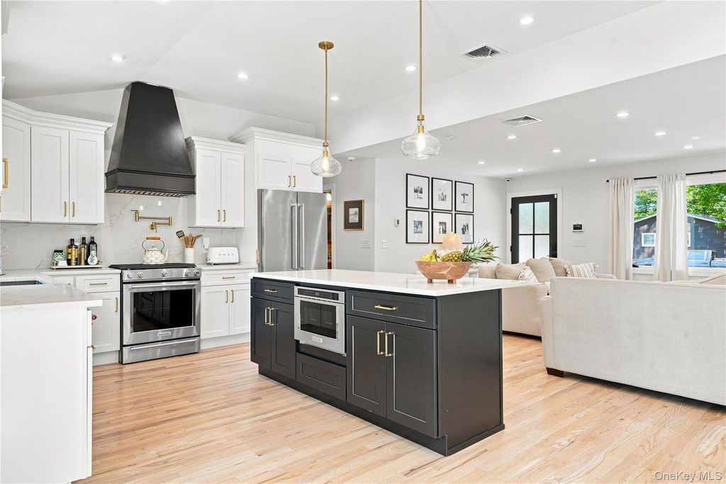 24 Alma Street, Sayville, NY 11782 — photo 3