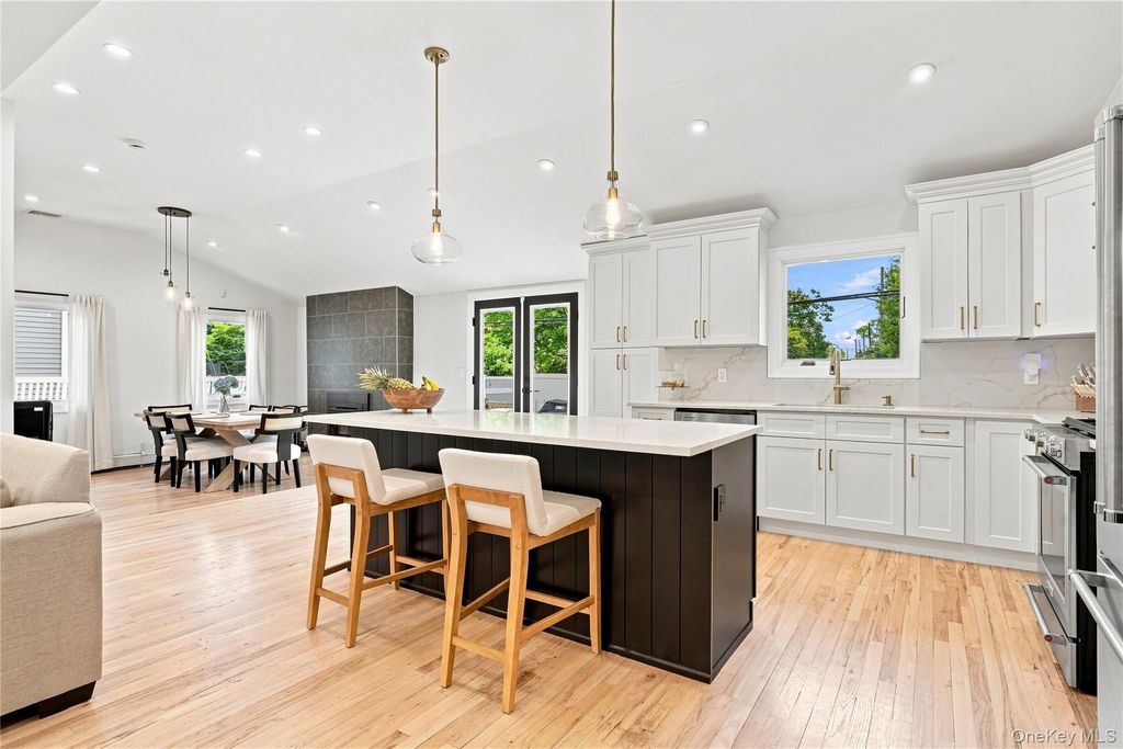 24 Alma Street, Sayville, NY 11782 — photo 4