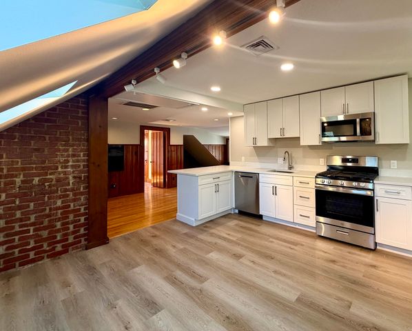 7 Lovejoy St 3, Haverhill, MA 01835