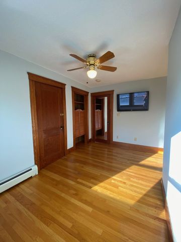 7 Lovejoy St 3, Haverhill, MA 01835