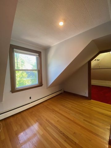 7 Lovejoy St 3, Haverhill, MA 01835